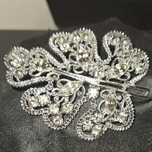 Elegant Silver Brooch with Rhinestones